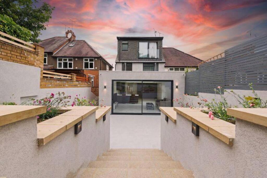 Modern And Spacious, Family House.